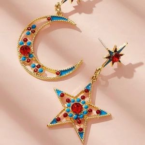 NWOT Moon and Star Mismatched Drop Earrings